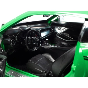 Autoworld Model Car - 1/18 Scale Green 2017 Chevrolet Nickey Camaro SS 1LE Krypton