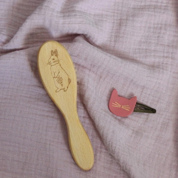 Barnabe aime le café Hair Brush Lapin