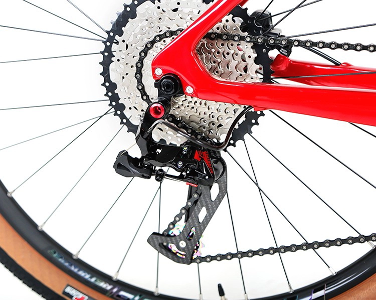 M6 - SHIMANO DEORE M6100 12 Speed - Carbon Fiber Mountain Bike